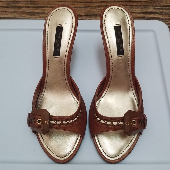 louis vuitton buckle sandals